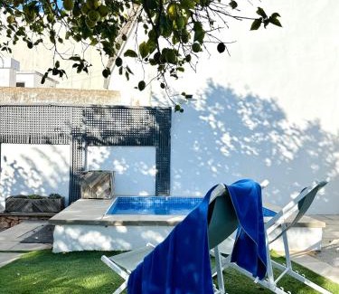 Estombar House | Casa da Artista - Stylish House with Plunge Pool and Lush Garden close to Beach