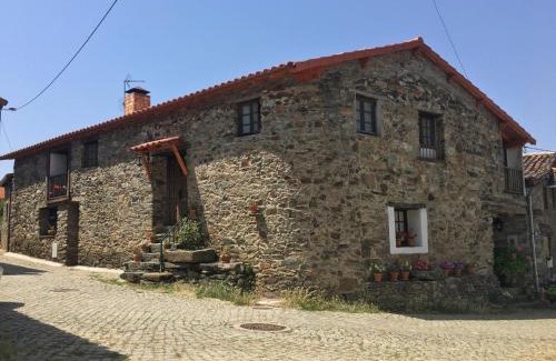Braganca House | Casa da Bica Gondesende
