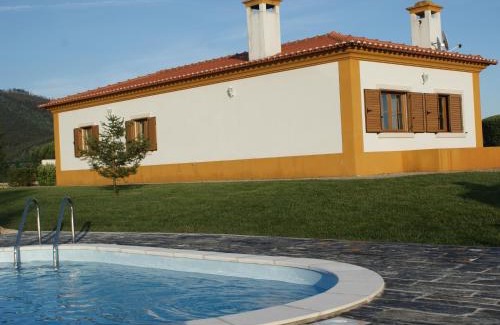 Nossa Senhora do Pranto House | Casa da Eira em Dornes - Casa de campo familiar com piscina