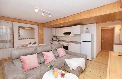 El Pueyo de Jaca Apartment | Casa Daniella by BeValle