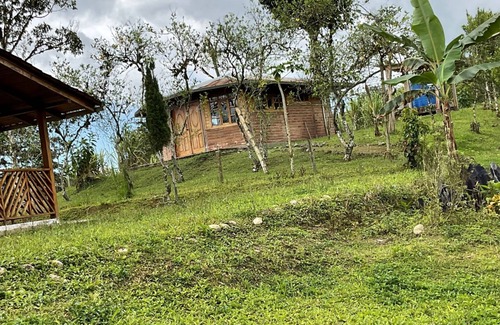 Pacto Cottage | Casa de Campo CAMVUL lodging; connect with Choco Andean Nature