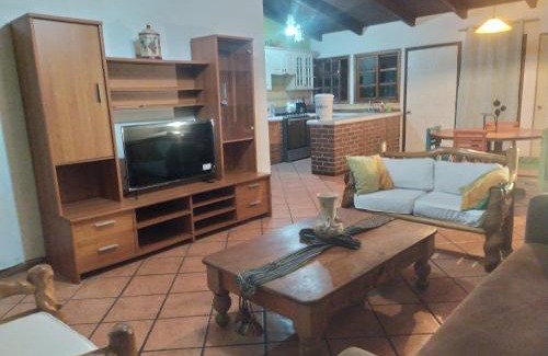 Santa Cruz Verapaz Ski Chalet | Casa de Campo 4 habitaciones Ideal 12 personas