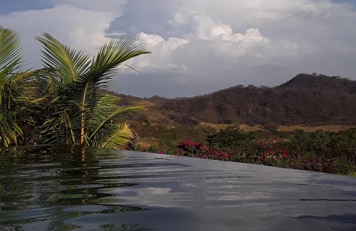 Escamequita House | Casa de Canciones - country home where the mountains meet the ocean