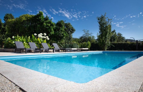 Pevidem Cottage | Casa de Carido - Family Holiday House w private swimming pool
