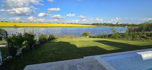 Balotesti Villa | Casa de la Lac