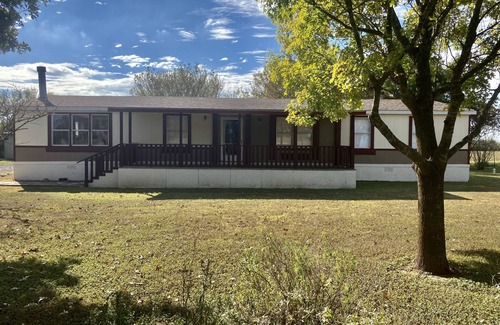 Knippa House | Casa de la vista