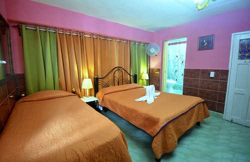 Cienfuegos Bed & Breakfast | Casa De Las Banderas