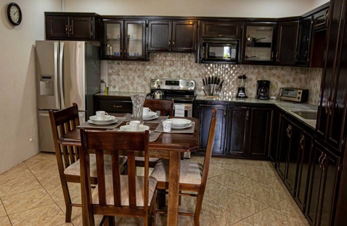 Piarco Apartment | Casa De Llewellyn