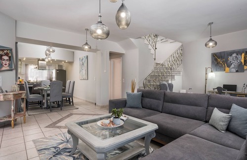 Agia Marina Villa | Casa de Philippe, with a stunning sea view