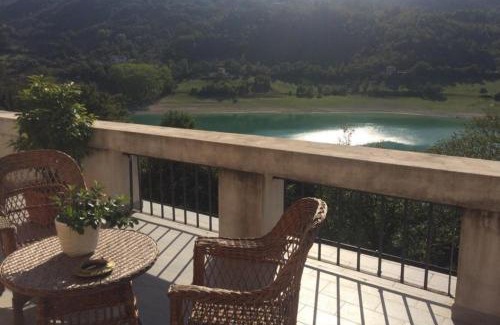 Colle di Tora House | Casa De Sanctis Suite con doppia vista lago