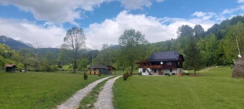 Uricani House | Casa de vacanță Mira