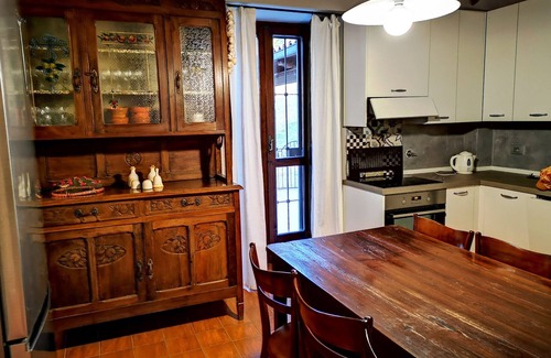 Borgomale House | "CASA DEL CANTA" FREE WI-FI, FREE PARKING.