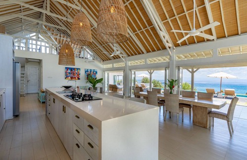 Mushroom Bay Villa | Casa Del Mar | Contemporary 3BR Cliffside Luxury Villa
