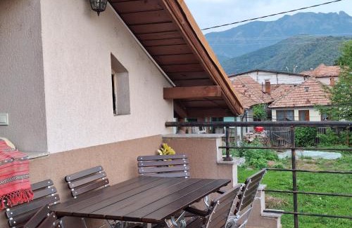 Calimanesti House | Casa Delia