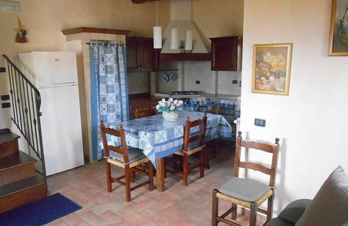 Fighille House | Casa delle Mammole A: A characteristic and welcoming two-story apartment that is part of an ancient country house surrounded by the greenery, with Free WI-FI.