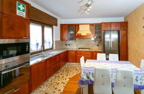 Besano Apartment | Casa di RoSe - Free private parking