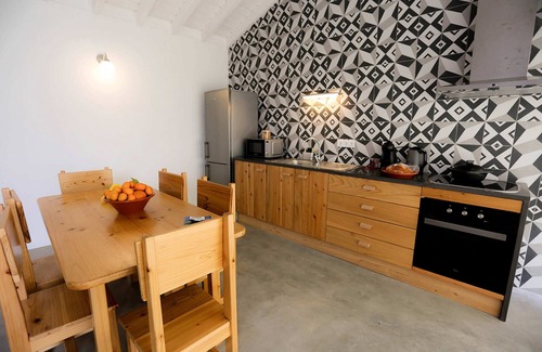 Sao Caetano Cottage | Casa do Sal - Local Accommodation by the Sea