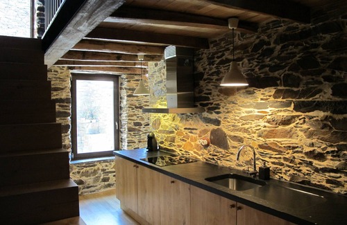 Lousa Cottage | Casa do Talasnal is a perfect place for a holiday with family or friends.