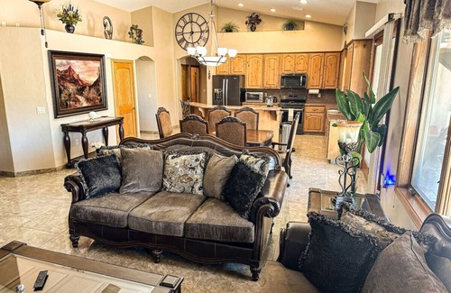 Sierra Vista Southeast House | Casa Dutton- Beautiful Backyard Retreat