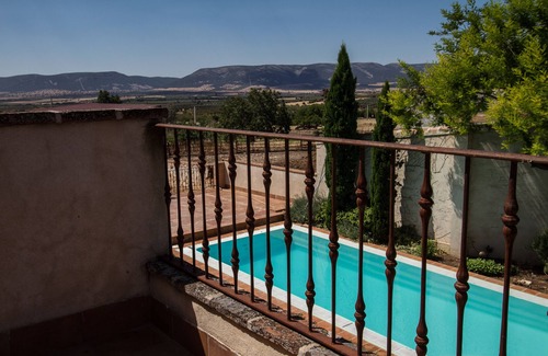 Marjaliza Cottage | Casa el Laurel de Marjaliza, Toledo, with pool and garden