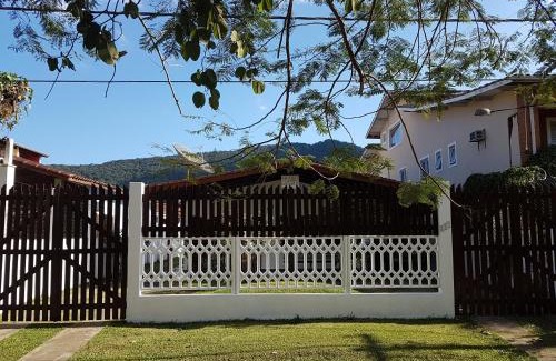 Maranduba House | Casa em Maranduba - Ubatuba - 10 pessoas - 100m da praia