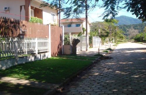 Maranduba House | Casa em Maranduba - Ubatuba - 10 pessoas - 100m da praia