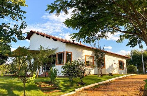 Carrancas House | Casa em ponto turístico de Carrancas, com PISCINA, VISTA de Cinema, 3 Suítes, cozinha EQUIPADA, NATUREZA exuberante, acesso à represa