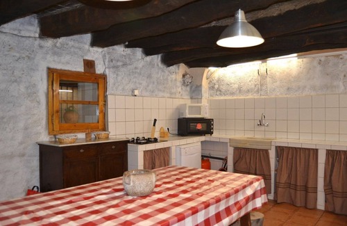 Casserres House | Casa Fabregás - BIG Catalan limestone house with a splendid view over the valley