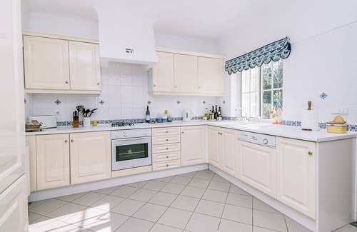 Estombar Villa | Casa Feliz - 4 bed Villa with Private Pool in Algarve