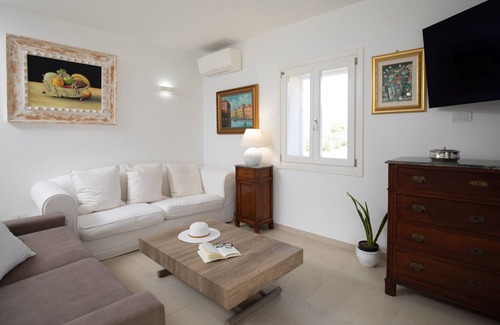 Rudalza Apartment | Casa Fiorita by Wonderful Italy