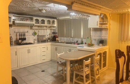 Banos de Agua Santa House | Casa Frida espectacular hospedaje para Familias o Grupos a 4 minutos del centro.