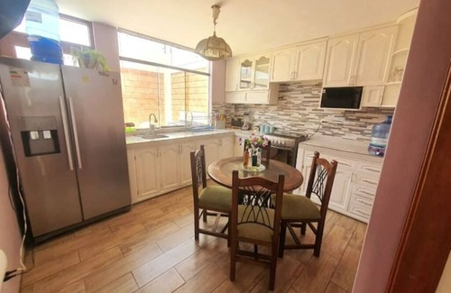 Coronel Gregorio Albarracin Lanchipa House | Casa Giurfa, with parking and private park