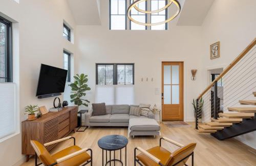 Candler House | Casa Grada by AvantStay Loft-Style Group Retreat
