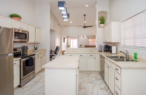 Casa Grande Villa | Casa Grande getaway! Modern cozy home with private pool and hot tub!