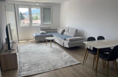 Pejë Apartment | Casa Hoti Pejë