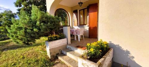 Andrate Apartment | Casa in montagna con giardino privato recintato