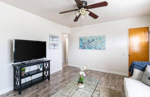 Little Italy Apartment | Casa Italia -2BR- FREE Driveway parking for 2 cars