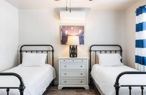 Little Italy Apartment | Casa Italia -2BR- FREE Driveway parking for 2 cars