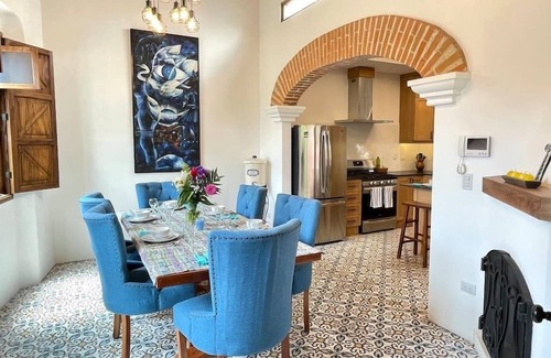 Antigua Guatemala House | Casa Ixchel Antigua ~ Volcano Views In Town with Parking