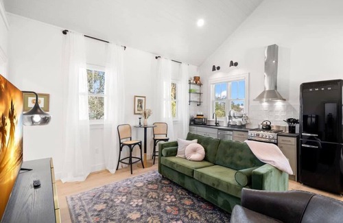 Historic Ybor Apartment | Casa Julieta | Luxury "Ybor-Themed" Studio