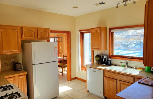 La Cienaga House | Casa La Capilla: Rural Creekside Retreat near SF