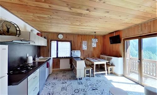 Saint-Veran Apartment | CASA-La Lobio foot of the slopes breathtaking views 4p