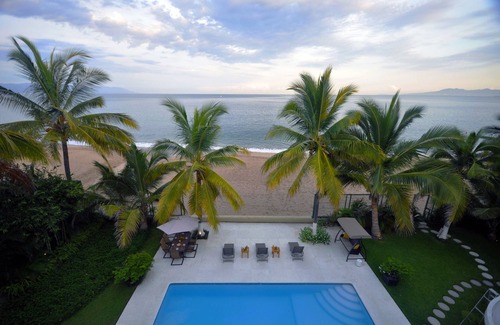 Colonia 5 de Diciembre House | Casa La Playa, MODERN, 8 BEDROOM,BEACHFRONT, Pool, Full Staff - Walk to Town