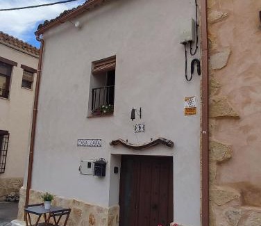 Valdecabras House | CASA LARA CIUDAD ENCANTADA