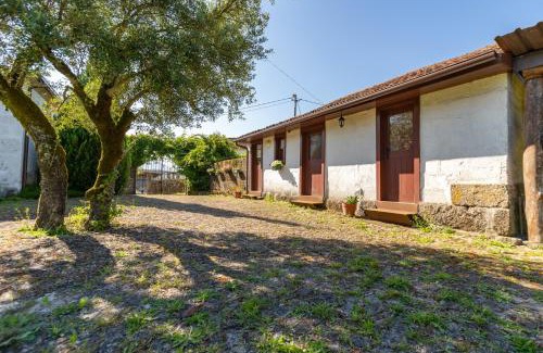 Molares House | Casa Lavoura em Requeixo