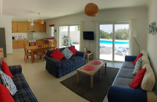 Salema Villa | Casa Lema - New Villa & Pool with sea view. Only 8 minutes walk to Salema Beach.