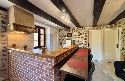 Naves House | Casa Les Combes - Maison typique climatisé avec jardin