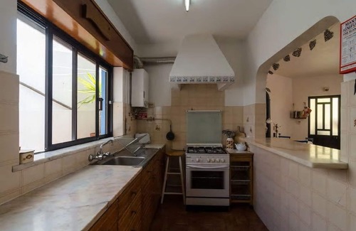 Burgau Apartment | Casa Lisa - fisherman's cottage, Burgau, 1 min to beach sleeps 2/4+ baby