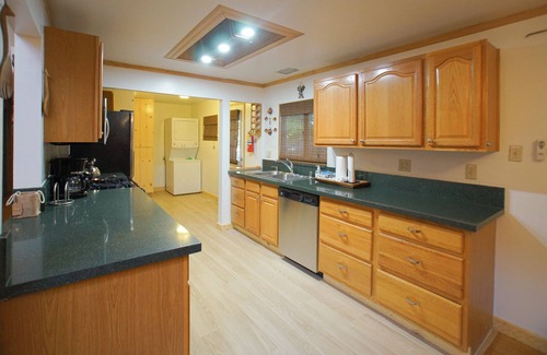 Big Bear Lake Cabin | Casa Makim - Walk to Slopes, Hot Tub, Fireplace, Jet Tub. BBQ
