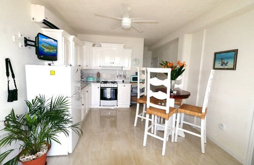 Isla de Utila Apartment | Casa Mar Azul or House on Blue Sea